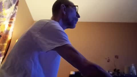 smoke-4-me online show from 04/27/26, 10:13
