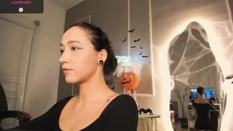 Snapshot of smoke_of_soul_ chatting on 10/24/25, 02:02 Smoki online show from 10/24/25, 02:02