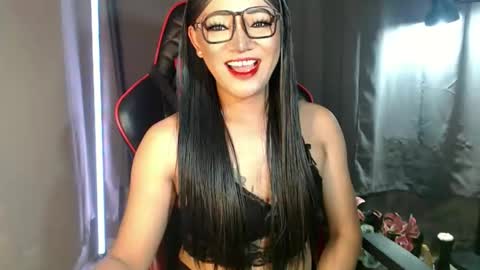 Snapshot of smokeprincess chatting on 12/22/25, 07:33 Amanda online show from 12/22/25, 07:33