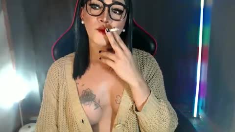 Snapshot of smokeprincess chatting on 04/11/26, 07:07 Amanda online show from 04/11/26, 07:07
