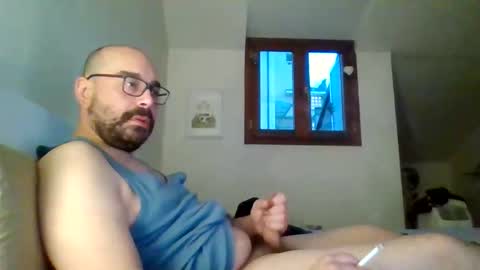 Snapshot of smoker985 chatting on 12/03/25, 06:43 smoker985 online show from 12/03/25, 06:43