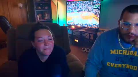 Snapshot of smokewithus2519 chatting on 10/26/25, 01:11 Come Smoke With Us online show from 10/26/25, 01:11