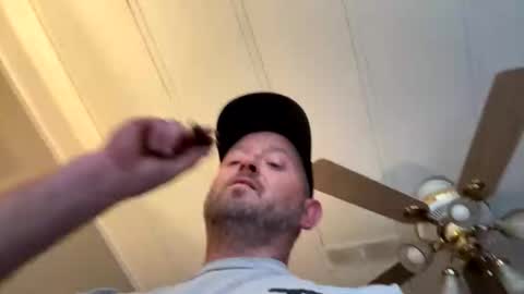 Snapshot of smokeymt420 chatting on 11/24/25, 09:03 smokeymt420 online show from 11/24/25, 09:03