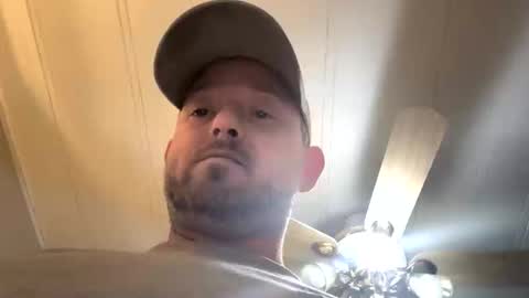 Snapshot of smokeymt420 chatting on 12/15/25, 02:05 smokeymt420 online show from 12/15/25, 02:05