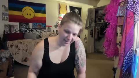 Snapshot of smokihippi chatting on 02/20/25, 02:18 Big Dawg online show from 02/20/25, 02:18