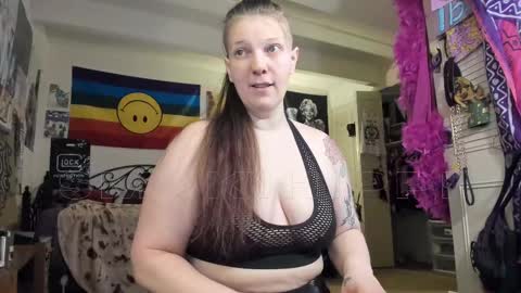 Snapshot of smokihippi chatting on 03/12/25, 01:47 Big Dawg online show from 03/12/25, 01:47