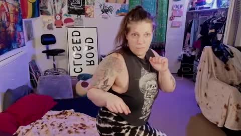 Snapshot of smokihippi chatting on 10/10/25, 07:18 Big Dawg online show from 10/10/25, 07:18