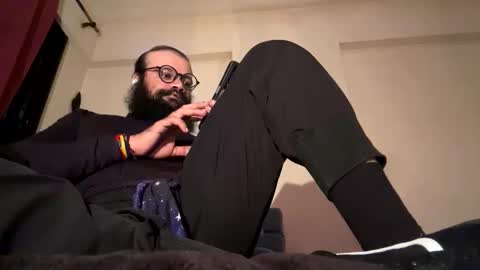 Snapshot of smokingorilla chatting on 12/16/25, 02:55 smokingorilla online show from 12/16/25, 02:55