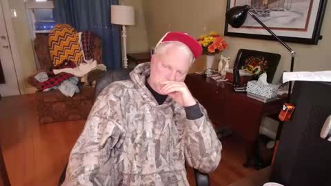 Snapshot of smokymountanman chatting on 12/18/25, 12:27 smokymountanman online show from 12/18/25, 12:27