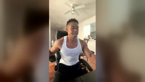 Snapshot of smoothripz chatting on 03/14/26, 07:19 smoothripz online show from 03/14/26, 07:19