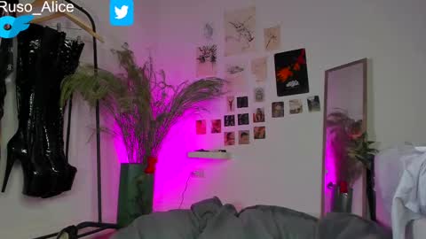 Snapshot of sn0wcat chatting on 03/03/25, 04:58 online show from 03/03/25, 04:58