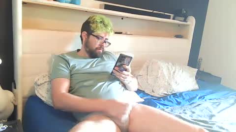 Snapshot of snackonzach chatting on 09/13/25, 03:12 snackonzach online show from 09/13/25, 03:12