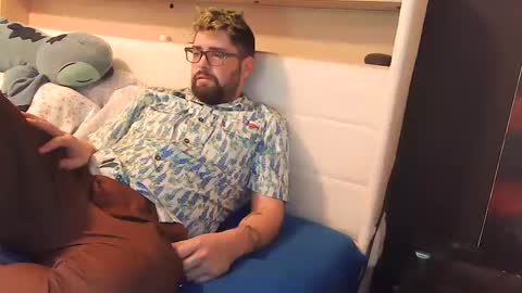 Snapshot of snackonzach chatting on 10/11/25, 10:52 snackonzach online show from 10/11/25, 10:52