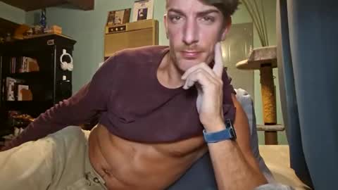 Snapshot of snackyyyy chatting on 04/15/26, 10:43 Snackyyyy online show from 04/15/26, 10:43