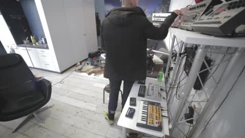 Snapshot of sneaky1985 chatting on 02/21/26, 10:27 sneaky1985 online show from 02/21/26, 10:27