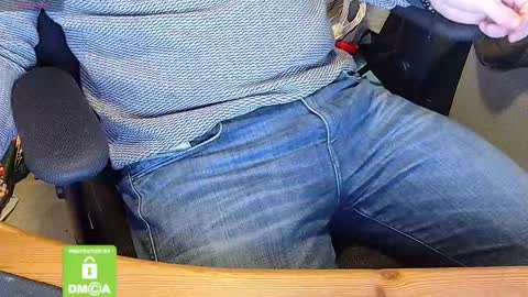 Snapshot of sneakybill82 chatting on 02/26/25, 07:42 Sneakybill online show from 02/26/25, 07:42