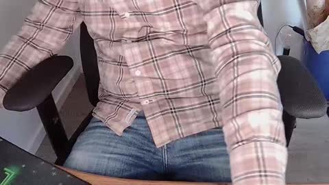 Snapshot of sneakybill82 chatting on 11/19/25, 07:19 Sneakybill online show from 11/19/25, 07:19