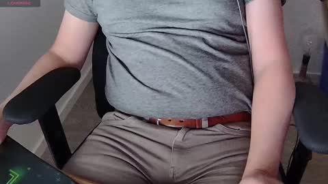 Snapshot of sneakybill82 chatting on 11/21/25, 11:47 Sneakybill online show from 11/21/25, 11:47