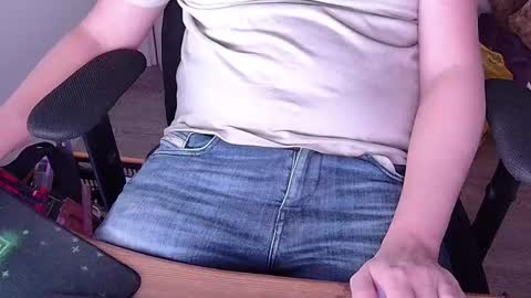 Snapshot of sneakybill82 chatting on 11/24/25, 09:25 Sneakybill online show from 11/24/25, 09:25