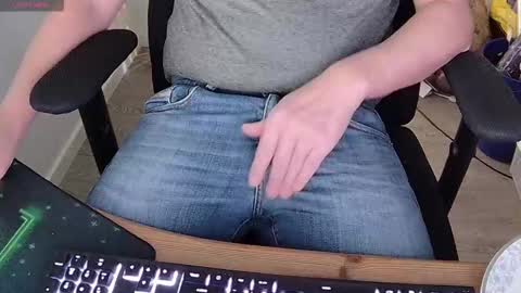 Snapshot of sneakybill82 chatting on 11/30/25, 09:57 Sneakybill online show from 11/30/25, 09:57