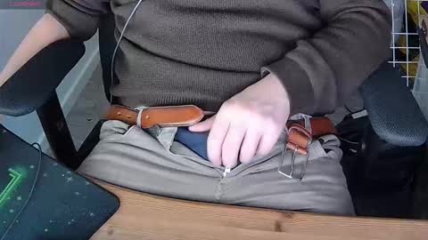 Snapshot of sneakybill82 chatting on 12/14/25, 10:58 Sneakybill online show from 12/14/25, 10:58