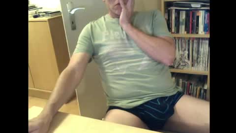 Snapshot of sneaxfreund chatting on 05/08/26, 11:10 sneaxfreund online show from 05/08/26, 11:10
