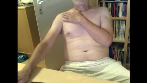 Snapshot of sneaxfreund chatting on 06/24/26, 12:31 sneaxfreund online show from 06/24/26, 12:31