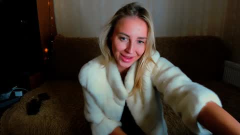 Snapshot of snezanablond chatting on 12/14/24, 06:46 Sneja online show from 12/14/24, 06:46