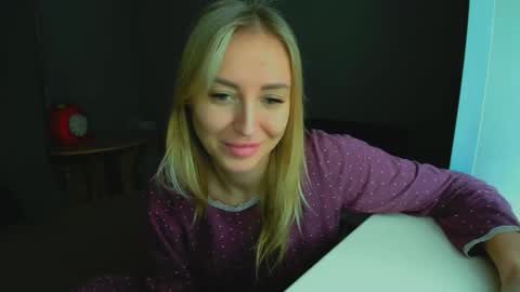Snapshot of snezanablond chatting on 02/24/25, 05:43 Sneja online show from 02/24/25, 05:43