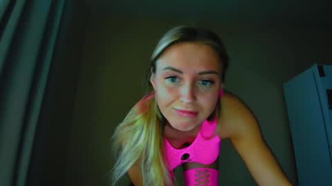 Snapshot of snezanablond chatting on 02/27/25, 05:24 Sneja online show from 02/27/25, 05:24