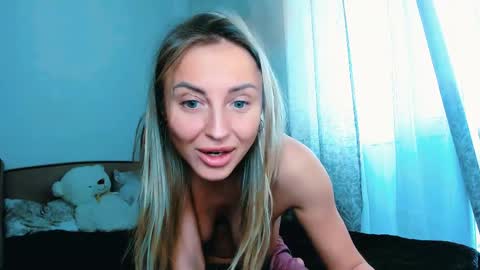 Snapshot of snezanablond chatting on 05/05/26, 11:18 Sneja online show from 05/05/26, 11:18