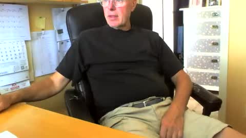 Snapshot of snickarn335731 chatting on 09/10/25, 12:27 snickarn335731 online show from 09/10/25, 12:27