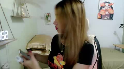 snow_2000 online show from 10/24/25, 09:28