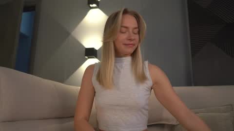 Candice Snow online show from 03/11/25, 09:24