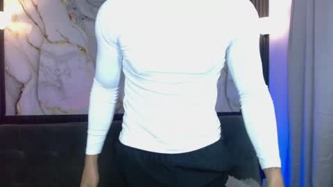 Snapshot of snow_jon_ chatting on 04/08/26, 07:03 Jon online show from 04/08/26, 07:03