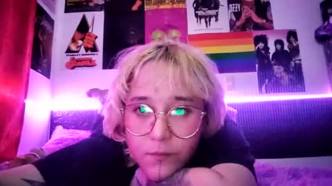 Snapshot of snow_party420 chatting on 06/18/26, 04:46 online show from 06/18/26, 04:46
