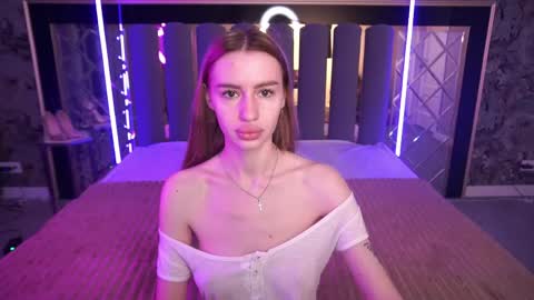 snow_whiteeex online show from 05/18/26, 05:35