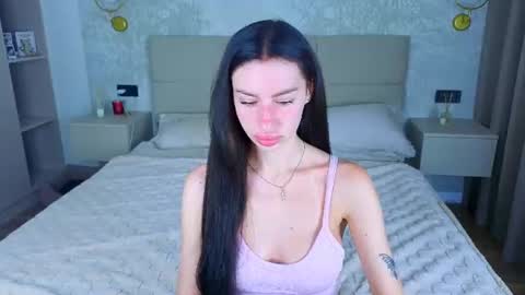 snow_whiteeex online show from 06/18/26, 04:13