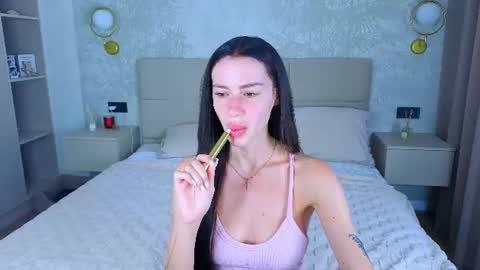 snow_whiteeex online show from 06/19/26, 04:06