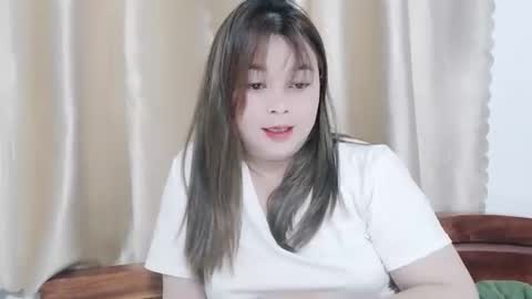 Snapshot of snowcum00 chatting on 04/19/26, 03:11 snow online show from 04/19/26, 03:11