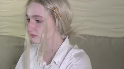 Snapshot of snowflakeskitty chatting on 05/06/26, 05:35 Ellie online show from 05/06/26, 05:35