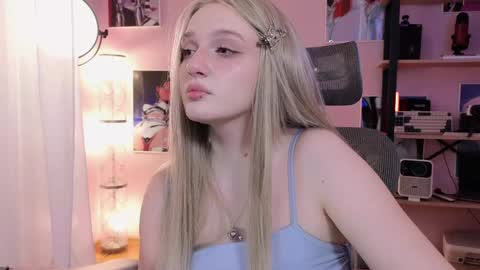 Snapshot of snowflakeskitty chatting on 05/08/26, 05:35 Ellie online show from 05/08/26, 05:35