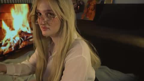 Ellie online show from 06/04/26, 05:35