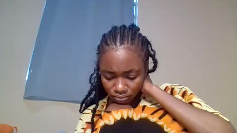 Snapshot of snowie_eyes chatting on 11/19/25, 01:00 Snowie eyes online show from 11/19/25, 01:00