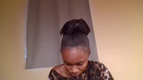 Snapshot of snowie_eyes chatting on 01/11/26, 11:37 Snowie eyes online show from 01/11/26, 11:37