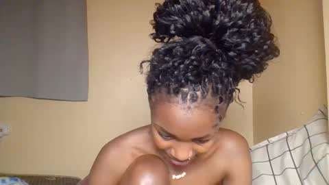 Snapshot of snowie_eyes chatting on 02/25/26, 12:59 Snowie eyes online show from 02/25/26, 12:59