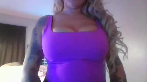 Snapshot of snowie_rose chatting on 01/18/26, 04:38 Snowie Rose online show from 01/18/26, 04:38