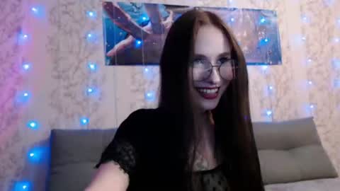 SnowWhate 00 online show from 06/25/26, 07:07