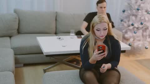 Snapshot of snowyphoenix chatting on 12/15/25, 12:20 Snowy Bubbles online show from 12/15/25, 12:20