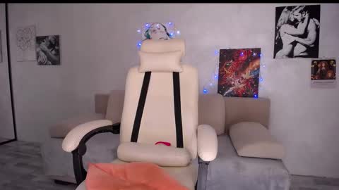 Snapshot of so_sexy_monna chatting on 12/04/24, 06:28 Monna online show from 12/04/24, 06:28